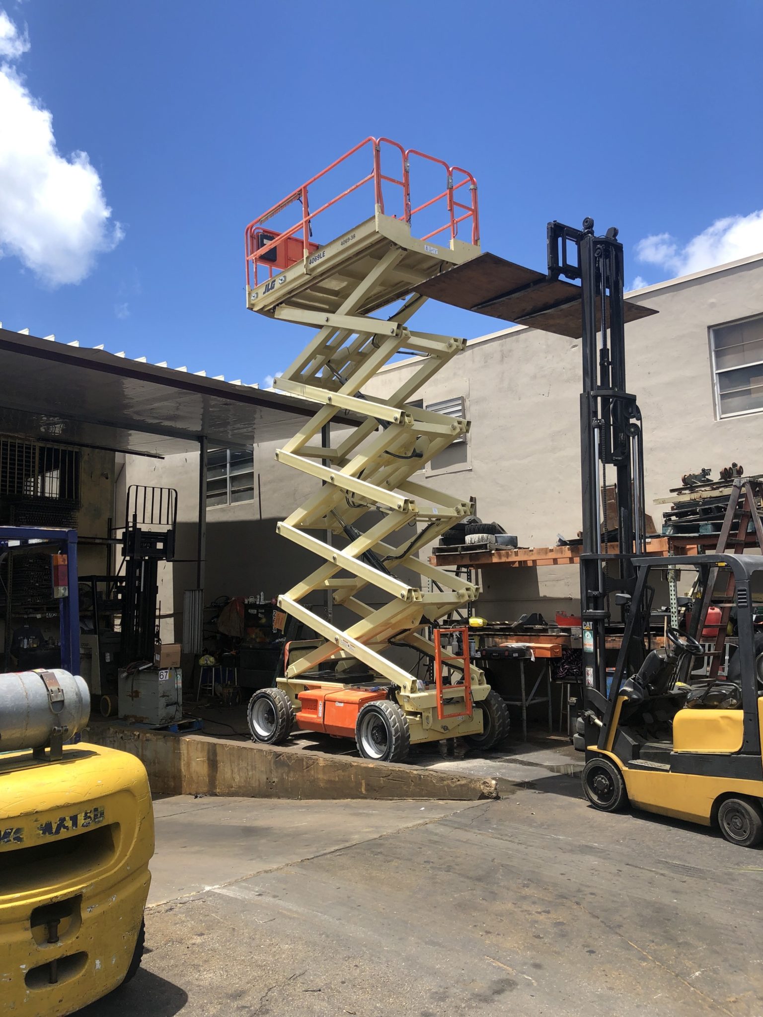 Scissor lift – forklift