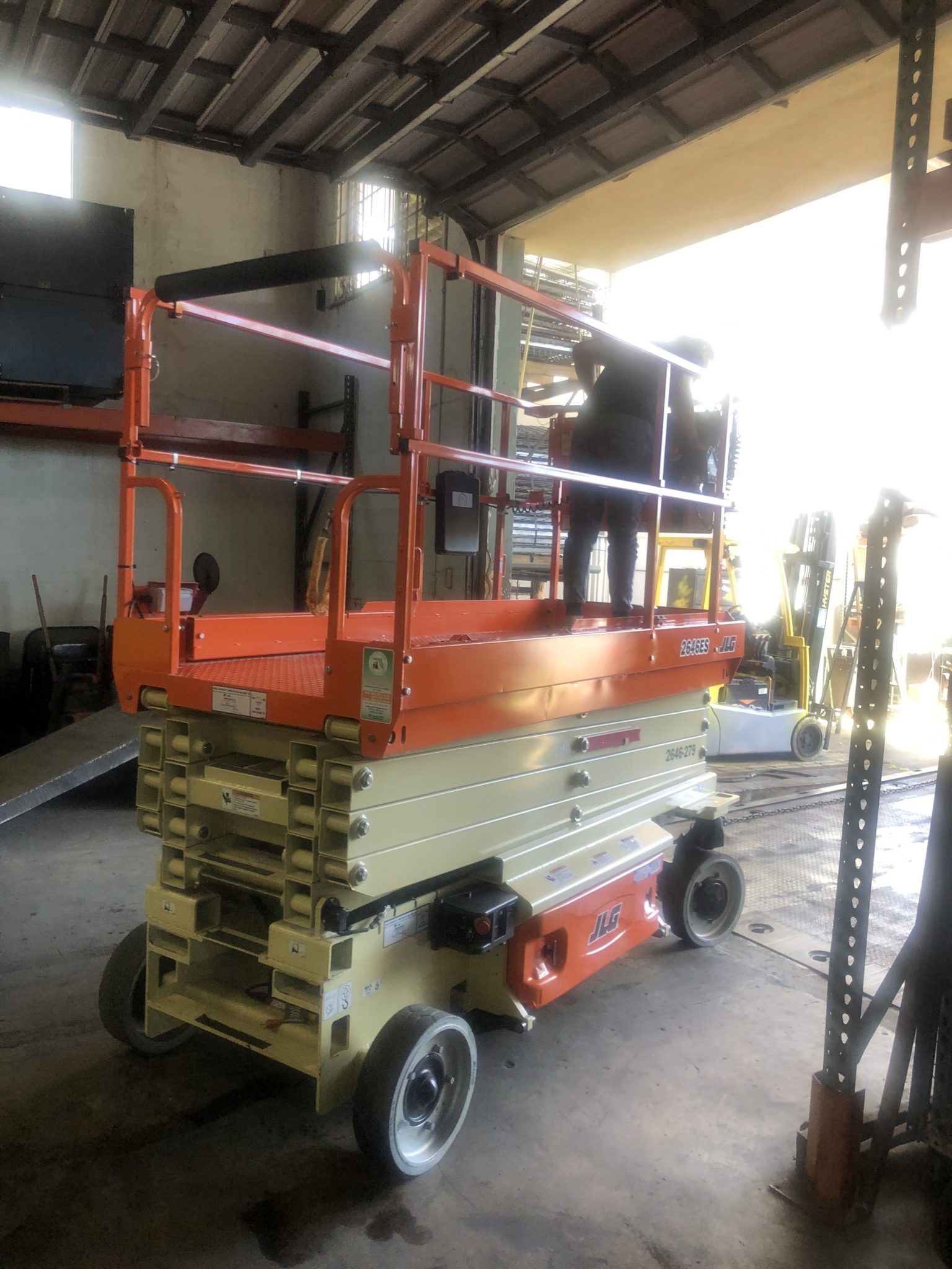 Scissor lift – forklift