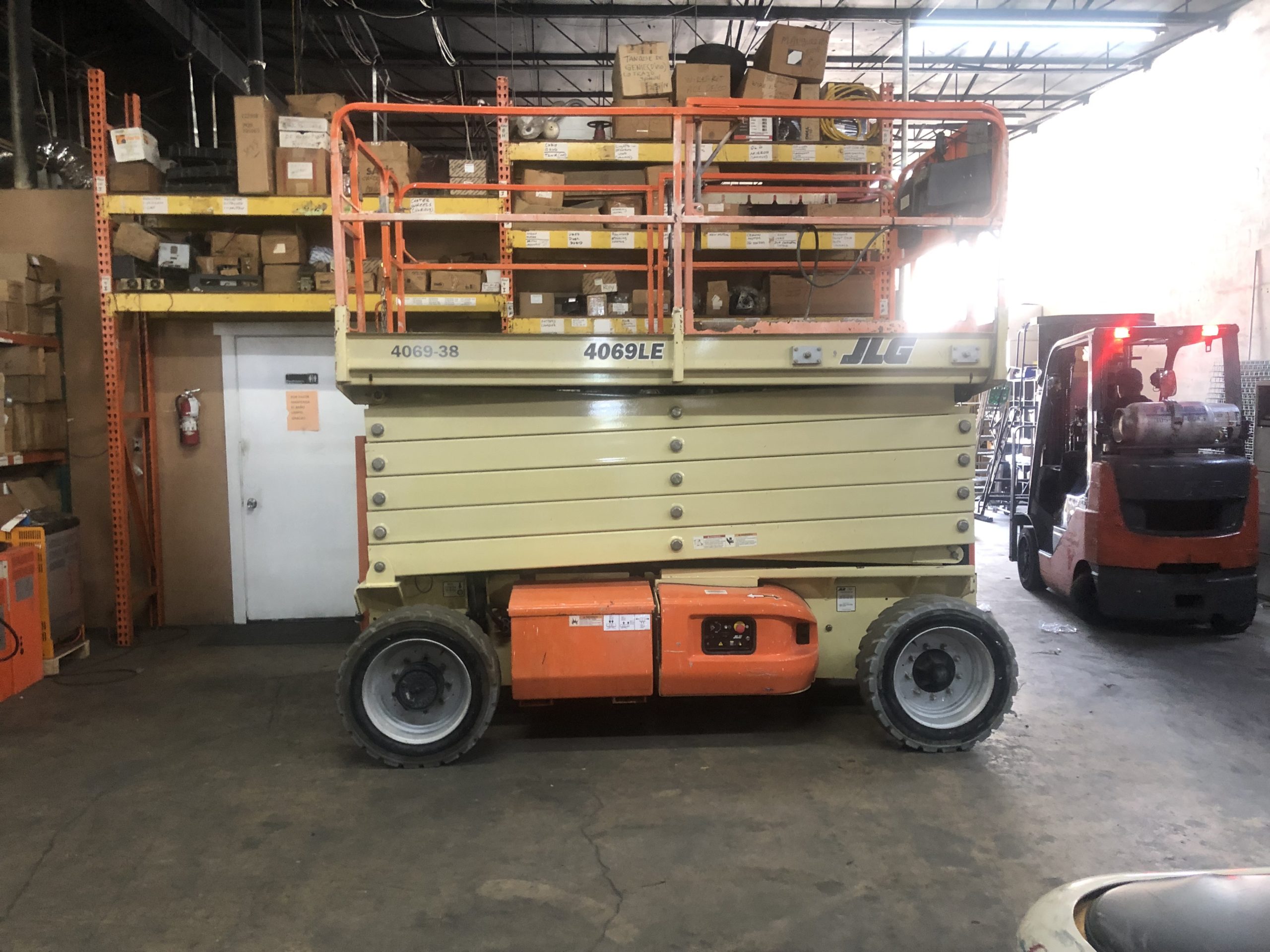 Scissor lift – forklift